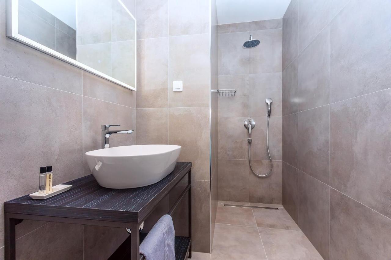 Villa Belvedere With Heated Pool, Billiards, Media Room, Sea Views,10 Pax Omiš Εξωτερικό φωτογραφία