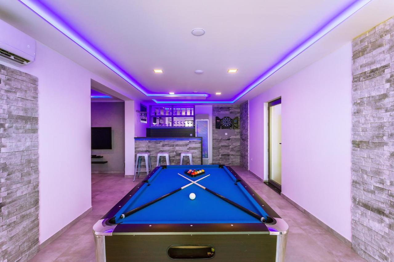 Villa Belvedere With Heated Pool, Billiards, Media Room, Sea Views,10 Pax Omiš Εξωτερικό φωτογραφία