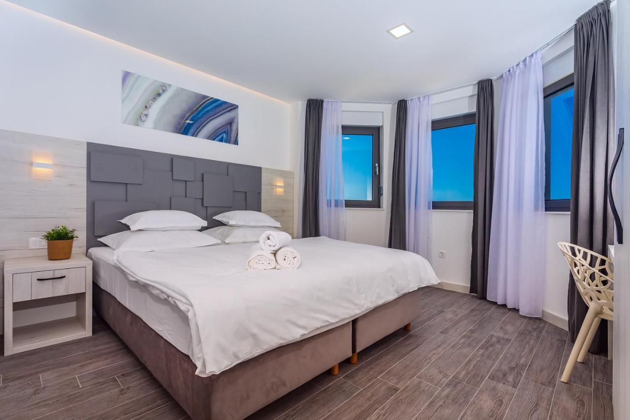 Villa Belvedere With Heated Pool, Billiards, Media Room, Sea Views,10 Pax Omiš Εξωτερικό φωτογραφία