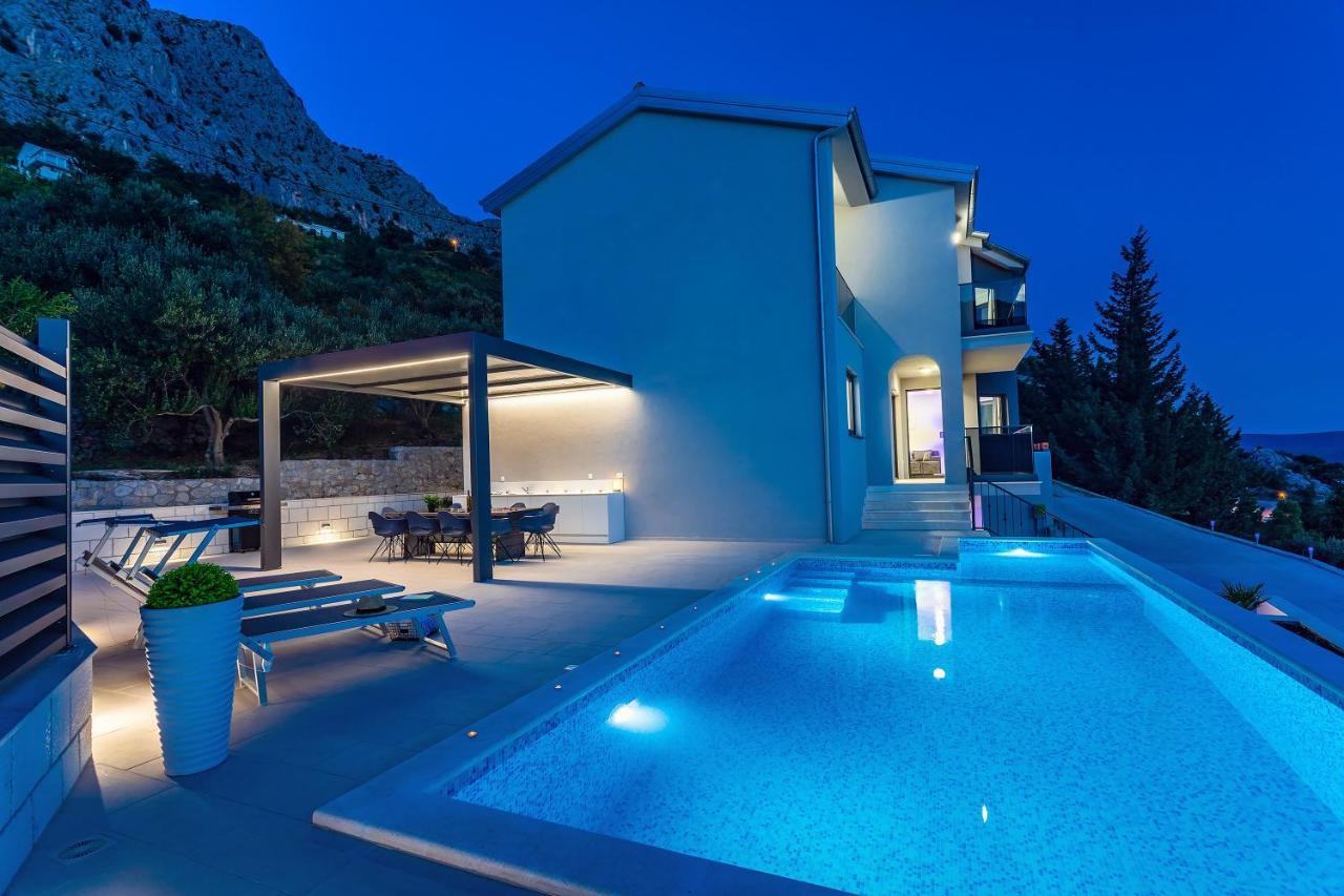 Villa Belvedere With Heated Pool, Billiards, Media Room, Sea Views,10 Pax Omiš Εξωτερικό φωτογραφία