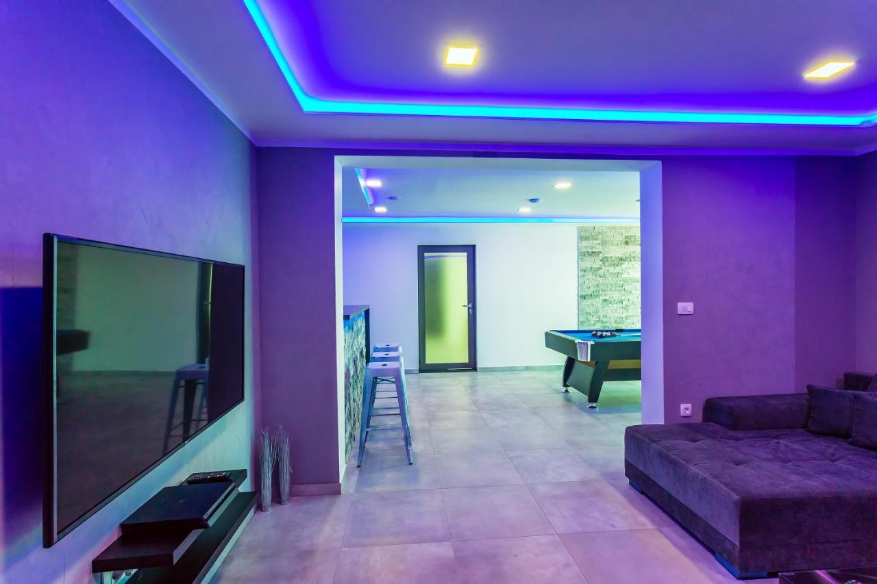 Villa Belvedere With Heated Pool, Billiards, Media Room, Sea Views,10 Pax Omiš Εξωτερικό φωτογραφία