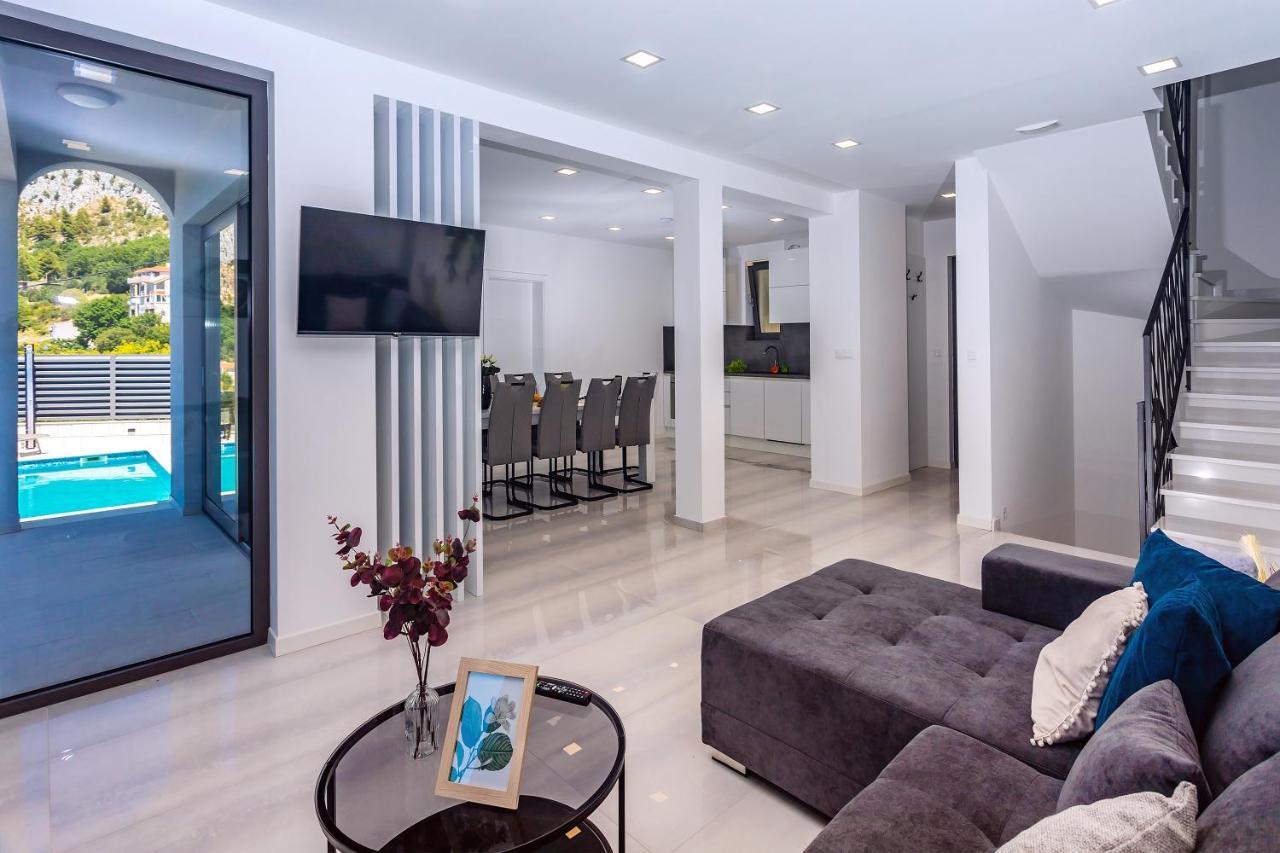 Villa Belvedere With Heated Pool, Billiards, Media Room, Sea Views,10 Pax Omiš Εξωτερικό φωτογραφία